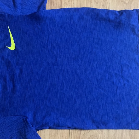 🍎Nike children tshirt dri-fit size small - Picture 2 of 5